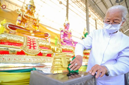 ภาพ No.71709:พระธรรมยาตรา ปฏิบัติศาสนกิจ ทำนุบำรุงศาสนสถาน, สวดธรรมจักร ,ปฏิบัติธรรม ร่วมกับชุมชน,นักเรียนเด็กดีวีสตาร์ และร่วมพิธีทอดผ้าป่าบำรุงศาสนสถาน ในโครงการธรรมยาตรากตัญญูบูชา มหาปูชนียาจารย์ พระมงคลเทพมุนี(สด จนฺทสโร) พระผู้ปราบมาร อนุสรณ์สถาน 7 แห่ง ปีที่ 11