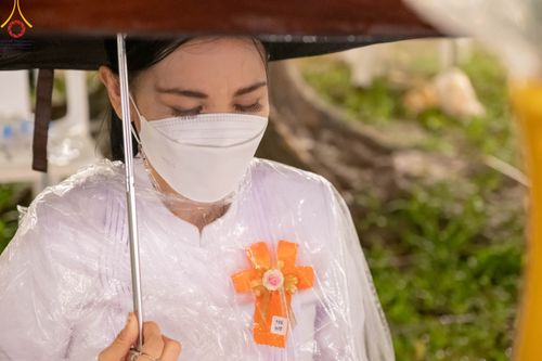 ภาพ No.89282:พิธีประดิษฐานรูปหล่อทองคำ  คุณยายอาจารย์มหารัตนอุบาสิกาจันทร์ ขนนกยูง ภายในมหาวิหารคุณยายอาจารย์ฯ เนื่องในวันครูผู้ค้นพบวิชชาธรรมกาย วันศุกร์ที่ 29 กันยายน พ.ศ. 2566 ณ วัดพระธรรมกาย จ.ปทุมธานี