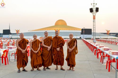 ภาพ No.323131:วันที่ 19 เมษายน พ.ศ.2569 การเรียงกล่องไทยธรรม , เตรียมงานจราจร เพื่องานถวายมหาสังฆทาน 40,000 กว่าวัดทั่วประเทศ วันคุ้มครองโลก 22 เมษายน พ.ศ.2569 วัดพระธรรมกาย