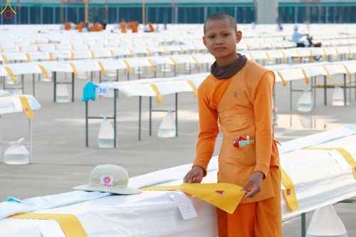 ภาพ No.321516:วันที่ 9-10 เมษายน พ.ศ.2569 การเตรียมงาน มัดถุงน้ำ ถ่วงขาโต๊ะไทยธรรม เพื่องานถวายมหาสังฆทาน 40,000 กว่าวัดทั่วประเทศ วันคุ้มครองโลก 22 เมษายน พ.ศ.2569 วัดพระธรรมกาย