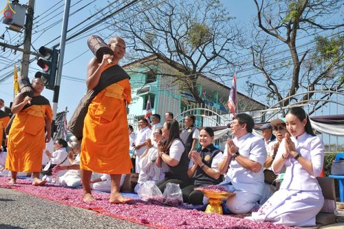 ภาพ No.304168:วันที่ 25 มกราคม พ.ศ. 2569 พิธีต้อนรับพระธรรมยาตรา  รร.สามัคคีราษฏร์บำรุง-วัดพระธรรมกาย ในโครงการธรรมยาตรา กตัญญูบูชา มหาปูชนียาจารย์ พระมงคลเทพมุนี(สด จนฺทสโร) พระผู้ปราบมาร อนุสรณ์สถาน 7 แห่ง ปีที่ 14
