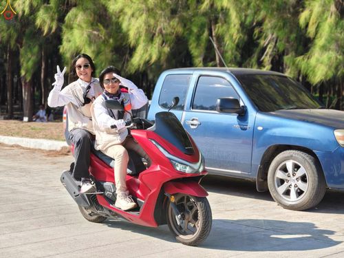 ภาพ No.295974:ภาพเบื้องหลังอาสาสมัครรวมใจ ชุดที่ 1 ในโครงการธรรมยาตรา กตัญญูบูชา มหาปูชนียาจารย์ พระมงคลเทพมุนี(สด จนฺทสโร) พระผู้ปราบมาร อนุสรณ์สถาน 7 แห่ง ปีที่ 14