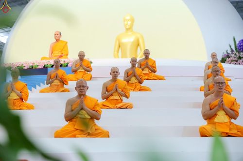 ภาพ No.345510:วันพฤหัสบดีที่ 27 สิงหาคม พ.ศ.2569 พิธีภาคสาย ปฏิบัติธรรมร่วมกัน เนื่องในวันธรรมชัย ณ สภาธรรมกายสากล วัดพระธรรมกาย