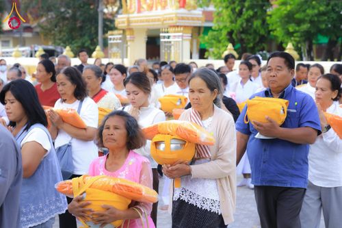 ภาพ No.278568:วันอาทิตย์ที่ 14 ธันวาคม พ.ศ.2568  พิธีเวียนประทักษิณ พิธีวันทาสีมาพระประธาน โครงการบวชบูชาธรรมมหาปูชนียาจารย์ ของศูนย์ปฏิบัติธรรมบุรีรัมย์ ณ วัดกลาง พระอารามหลวง จังหวัดบุรีรัมย์