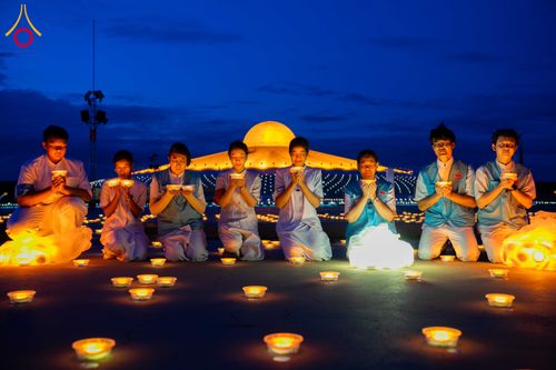 ภาพ No.345808:วันพฤหัสบดีที่ 27 สิงหาคม พ.ศ.2569 พิธีจุดประทีป เนื่องในวันธรรมชัย ณ วัดพระธรรมกาย ปทุมธานี