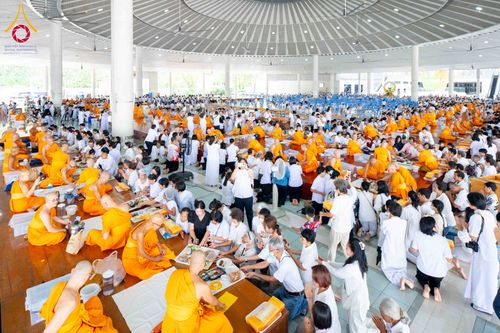 ภาพ No.326745:วันที่ 1 พฤษภาคม พ.ศ.2569 พิธีบุพเปตพลี ครั้งที่ 181 ร่วมอุทิศบุญแด่หมู่ญาติที่ล่วงลับไปแล้ว และสืบทอดอายุพระพุทธศาสนา ณ หอฉันคุณยายอาจารย์ฯ วัดพระธรรมกาย
