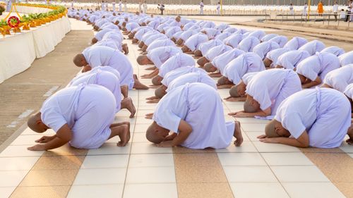 ภาพ No.319418:วันเสาร์ที่ 4 เมษายน พ.ศ.2569 พิธีขอขมา มอบผ้าไตร และถวายบาตรแด่นาคธรรมทายาท ในโครงการบรรพชาสามเณรฟื้นฟูพระพุทธศาสนาทั่วไทย โครงการหน่อแก้วเปรียญธรรม รุ่นที่ 14 โครงการสามเณรยุวธรรมทายาท รุ่นที่ 34 โครงการสามเณรมัชฌิมธรรมทายาท รุ่นที่ 30 ณ สภาธรรมกายสากล