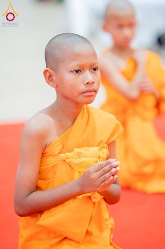 ภาพ No.318702:วันที่ 29 มีนาคม พ.ศ. 2569 พิธีเวียนประทักษิณ มอบผ้าไตร บรรพชาสามเณร  ณ ศูนย์อบรมเยาวชนกาญบุรี