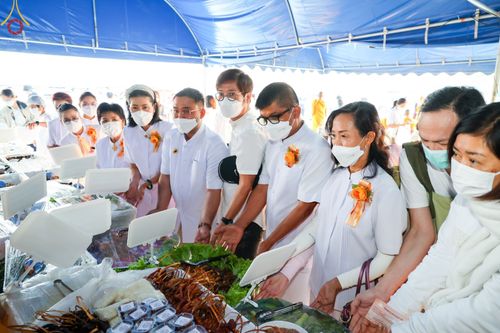 ภาพ No.74427:พิธีถวายภัตตาหารเป็นสังฆทาน แด่คณะพระธรรมยาตราฯ ในโครงการธรรมยาตรากตัญญูบูชา มหาปูชนียาจารย์ พระมงคลเทพมุนี(สด จนฺทสโร) พระผู้ปราบมาร อนุสรณ์สถาน 7 แห่ง ปีที่ 11 วันที่ 26 มกราคม พ.ศ. 2566