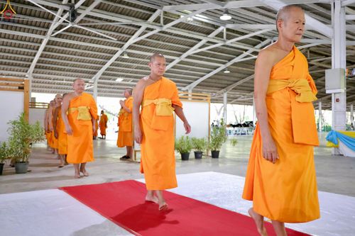 ภาพ No.338315:วันอาทิตย์ที่ 5 กรกฎาคม พศ.2569 พิธีตัดปอยผมธรรมทายาทนานาชาติ IDOP รุ่นที่ 21 จากประเทศจีน มาเลเซีย สิงคโปร์ และไต้หวัน ณ โถงช้าง วัดพระธรรมกาย