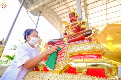 ภาพ No.71711:พระธรรมยาตรา ปฏิบัติศาสนกิจ ทำนุบำรุงศาสนสถาน, สวดธรรมจักร ,ปฏิบัติธรรม ร่วมกับชุมชน,นักเรียนเด็กดีวีสตาร์ และร่วมพิธีทอดผ้าป่าบำรุงศาสนสถาน ในโครงการธรรมยาตรากตัญญูบูชา มหาปูชนียาจารย์ พระมงคลเทพมุนี(สด จนฺทสโร) พระผู้ปราบมาร อนุสรณ์สถาน 7 แห่ง ปีที่ 11