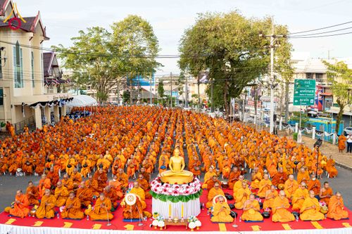 ภาพ No.310328:วันอาทิตย์ที่ 15 กุมภาพันธ์ พ.ศ. 2569 ตักบาตรพระ 1,000 รูป เมืองตรัง ปีที่ 2 ณ ลานพระบรมราชานุสาวรีย์ รัชกาลที่ 5 (หน้าศาลจังหวัดตรัง)อ.เมือง จ.ตรัง