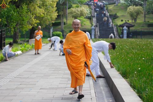 ภาพ No.331303:วันที่ 29 พฤษภาคม พ.ศ.2569 MBMI Tangerang (Majelis Agama Buddha Mahanikaya)  ได้มีการเตรียมงานเพื่อจัดงานวิสาขบูชานานาชาติ (ภาพชุดที่ 2)