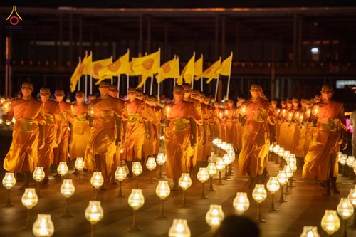 ภาพ No.81816:พิธีจุดวิสาขประทีปและเวียนประทักษิณ เนื่องในวันวิสาขบูชา วันเสาร์ที่ 3 มิถุนายน 2566 ณ ลานธรรมพระมหาธรรมกายเจดีย์ วัดพระธรรมกาย จ.ปทุมธานี