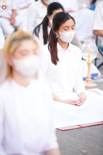 ภาพ No.73430:พิธีจุดประทีปถวายเป็นพุทธบูชา และบูชาธรรมมหาปูชนียาจารย์ ในโครงการธรรมยาตรากตัญญูบูชา มหาปูชนียาจารย์ พระมงคลเทพมุนี(สด จนฺทสโร) พระผู้ปราบมาร ปีที่ 11 ณ อนุสรณ์สถานลำดับที่ 4 สถานที่เกิดด้วยกายธรรม วัดโบสถ์ (บน) บางคูเวียง อ.บางกรวย จ.นนทบุรี วันที่ 21 