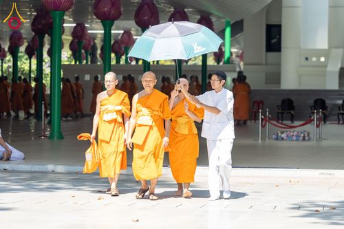 ภาพ No.321411:วันเสาร์ที่ 11 เมษายน พ.ศ.2569 พิธีขอบรรพชา พิธีขอสรณคมณ์และศีล, พิธีถวายบาตร พิธีอุปสมบท โครงการอุปสมบทหมู่ บูชาธรรมหลวงพ่อธัมมชโย พ.ศ.2569 โครงการอุปสมบทหมู่ธรรมทายาท ระดับอุดมศึกษา รุ่น 53 (ภาคฤดูร้อน) ณ วัดพระธรรมกาย ปทุมธานี