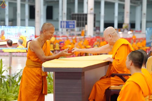 ภาพ No.338987:วันอาทิตย์ที่ 12 กรกฎาคม พ.ศ.2569 พิธีมุทิตาผู้สอบได้เปรียญธรรม ประโยค 1-2 ถึง ป.ธ.9 และ บ.ศ.1-2 ถึง บ.ศ.6 สำนักศาสนศึกษาวัดพระธรรมกาย ประจำปี 2569, พิธีมอบตราตั้งแต่งตั้งอาจารย์ใหญ่ สำนักศาสนศึกษาวัดพระธรรมกาย
