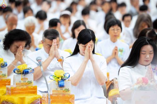 ภาพ No.343605:วันที่ 16 สิงหาคม พ.ศ.2569 พิธีถวายคิลานเภสัช และอุปกรณ์ทางการแพทย์ ณ ห้องแก้วสารพัดนึก2 วัดพระธรรมกาย