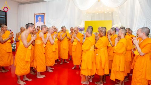 ภาพ No.315887:วันพฤหัสบดีที่ 26 มีนาคม พ.ศ. 2569 พิธีบำเพ็ญกุศล คุณพ่อณรงค์ จินตมากุล  สิริอายุ 99 ปี 11 เดือน โยมบิดา พระครูปลัดรัตนวีรวัฒน์ (รังสฤษดิ์ อิทฺธิจินตโก) ที่ปรึกษาเจ้าคณะจังหวัดปทุมธานี เจ้าอาวาสวัดพระธรรมกาย  ณ ห้องปลูกศรัทธา 2 วัดพระธรรมกาย ปทุมธานี