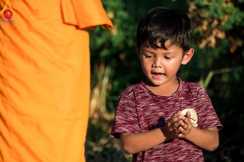ภาพ No.106181:พิธีต้อนรับพระธรรมยาตรา ชุด 2 ในโครงการธรรมยาตรากตัญญูบูชา มหาปูชนียาจารย์  พระมงคลเทพมุนี(สด จนฺทสโร) พระผู้ปราบมาร  อนุสรณ์สถาน 7 แห่ง ปีที่ 12  วันที่ 3 มกราคม พ.ศ. 2567  ณ อนุสรณ์สถานโลตัสแลนด์ จ.สุพรรณบุรี