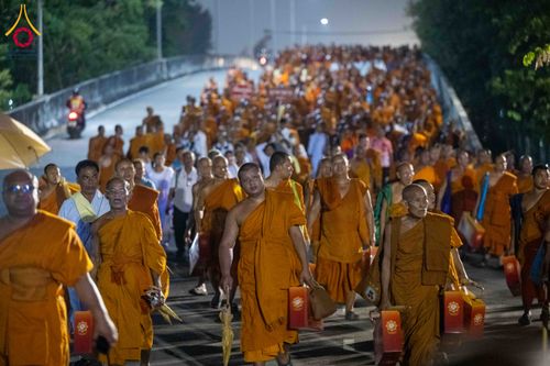 ภาพ No.324553:วันที่ 22 เมษายน พ.ศ.2569 (วันคุ้มครองโลก) บรรยากาศพระสังฆาธิการและสาธุชน การเดินทางกลับ งานถวายมหาสังฆทาน 40,000 กว่าวัดทั่วประเทศ วัดพระธรรมกาย