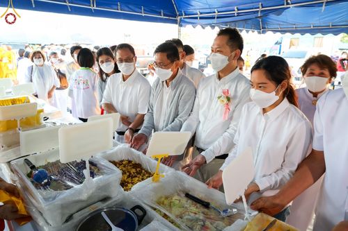 ภาพ No.74649:พิธีถวายภัตตาหารเป็นสังฆทาน แด่คณะพระธรรมยาตราฯ ในโครงการธรรมยาตรากตัญญูบูชา มหาปูชนียาจารย์ พระมงคลเทพมุนี(สด จนฺทสโร) พระผู้ปราบมาร อนุสรณ์สถาน 7 แห่ง ปีที่ 11 วันที่ 28 มกราคม พ.ศ. 2566