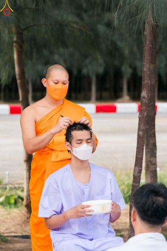 ภาพ No.82608:พิธีตัดปอยผมและปลงผมนาคธรรมทายาท ในโครงการอุปสมบทหมู่ธรรมทายาทพุทธศาสตร์สากล รุ่นที่ 7 (ภาคฤดูฝน) วันอาทิตย์ที่ 11 มิถุนายน พ.ศ. 2566 ณ  วัดพระธรรมกาย