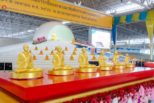 ภาพ No.79038:พิธีวางแผ่นจารึกชื่อ และพิธีวางพวงมาลัยสักการะพระบรมพุทธเจ้า ณ สภาธรรมกายสากล วัดพระธรรมกาย วันที่ 2 เมษายน พ.ศ. 2566