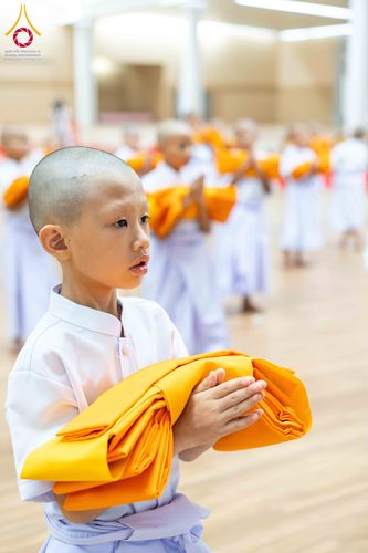 ภาพ No.319499:วันเสาร์ที่ 4 เมษายน พ.ศ.2569 พิธีขอขมา มอบผ้าไตร และถวายบาตรแด่นาคธรรมทายาท ในโครงการบรรพชาสามเณรฟื้นฟูพระพุทธศาสนาทั่วไทย โครงการหน่อแก้วเปรียญธรรม รุ่นที่ 14 โครงการสามเณรยุวธรรมทายาท รุ่นที่ 34 โครงการสามเณรมัชฌิมธรรมทายาท รุ่นที่ 30 ณ สภาธรรมกายสากล