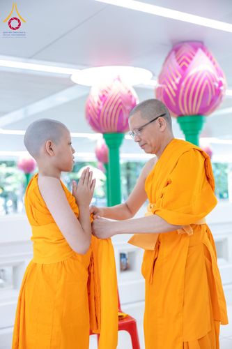 ภาพ No.286615:วันเสาร์ที่ 12 กรกฏาคม พ.ศ.2568 พิธีบรรพชาอุปสมบท  โครงการบรรพชาอุปสมบทหมู่ ธรรมทายาทนานาชาติ(ภาคภาษาจีน), โครงการบรรพชาสามเณร โรงเรียนนานาชาติ รุ่นที 14