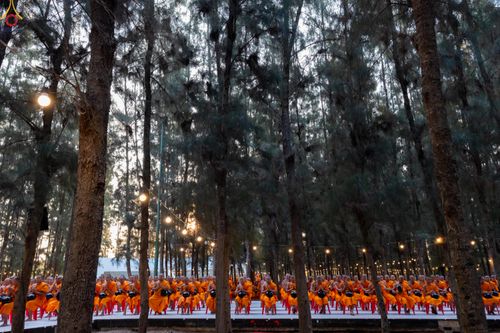 ภาพ No.289272:วันที่ 7 มกราคม พ.ศ. 2569 พิธีตักบาตรพระธรรมยาตรา ณ อนุสรณ์สถานลำดับที่ 1 สถานที่เกิดด้วยรูปกายเนื้อ อนุสรณ์สถานมหาวิหารพระมงคลเทพมุนี (โลตัสแลนด์) อ.สองพี่น้อง จ.สุพรรณบุรี ในโครงการธรรมยาตรา กตัญญูบูชา มหาปูชนียาจารย์ พระมงคลเทพมุนี(สด จนฺทสโร) พระผู้ป