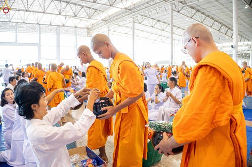 ภาพ No.345458:วันพฤหัสบดีที่ 27 สิงหาคม พ.ศ.2569 พิธีตักบาตรในวันธรรมชัย ณ สภาธรรมกายสากล วัดพระธรรมกาย ปทุมธานี