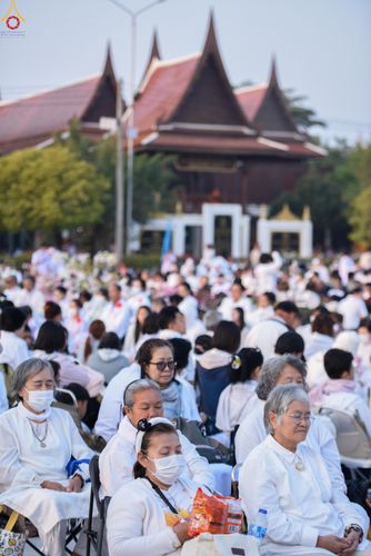 ภาพ No.294384:วันที่ 14 มกราคม พ.ศ. 2569 พิธีตักบาตรพระธรรมยาตรา ณ วัดสองพี่น้อง ต.ต้นตาล อ.สองพี่น้อง จ.สุพรรณบุรี ในโครงการธรรมยาตรา กตัญญูบูชา มหาปูชนียาจารย์ พระมงคลเทพมุนี(สด จนฺทสโร) พระผู้ปราบมาร อนุสรณ์สถาน 7 แห่ง ปีที่ 14