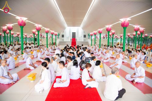 ภาพ No.298167:วันเสาร์ที่ 17 มกราคม พ.ศ. 2569 พิธีบรรพชาอุปสมบท โครงการอุปสมบทหมู่ บูชาธรรมครบ 117 ปี คุณยายอาจารย์มหารัตนอุบาสิกาจันทร์ ขนนกยูง  ณ อุโบสถพระไตรปิฎก วัดพระธรรมกาย