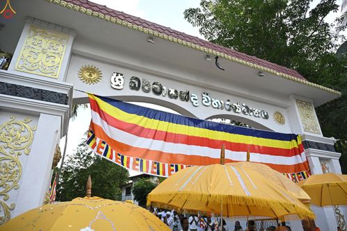 ภาพ No.278759:วันที่ 30 ตุลาคม 2568 กฐินสมทบวัดต่างประเทศ โดยคณะศิษยานุศิษย์ บูชาธรรม 81 ปี หลวงพ่อธัมมชโย ณ วัดศรีธรรมานันทะ บาลังโกด้า ประเทศศรีลังกา วัดสังฆราช อมรปุระนิกาย สมเด็จไมตรี มูรตี