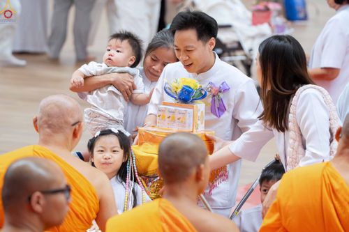 ภาพ No.343698:วันที่ 16 สิงหาคม พ.ศ.2569 พิธีถวายคิลานเภสัช และอุปกรณ์ทางการแพทย์ ณ ห้องแก้วสารพัดนึก2 วัดพระธรรมกาย
