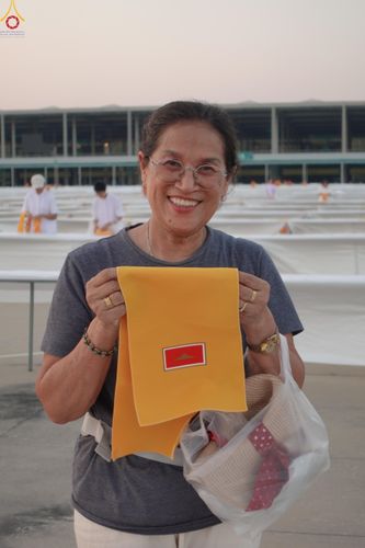 ภาพ No.321232:วันที่ 10-11 เมษายน พ.ศ.2569 การเตรียมกล่องไทยธรรม และการติดผ้ารับประเคน เพื่องานถวายมหาสังฆทาน 40,000 กว่าวัดทั่วประเทศ วันคุ้มครองโลก 22 เมษายน พ.ศ.2569 วัดพระธรรมกาย