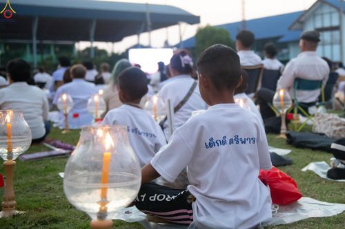 ภาพ No.297134:วันที่ 17 มกราคม พ.ศ. 2569 พิธีจุดประทีปถวายเป็นพุทธบูชา และบูชาธรรมมหาปูชนียาจารย์ (ภาพชุดที่ 2) ณ วัดโบสถ์บน ต.บางคูเวียง จ.นนทบุรี อนุสรณ์สถานลำดับที่ 4 สถานที่เกิดด้วยกายธรรม ในโครงการธรรมยาตรา กตัญญูบูชา มหาปูชนียาจารย์ พระมงคลเทพมุนี(สด จนฺทสโร) พร