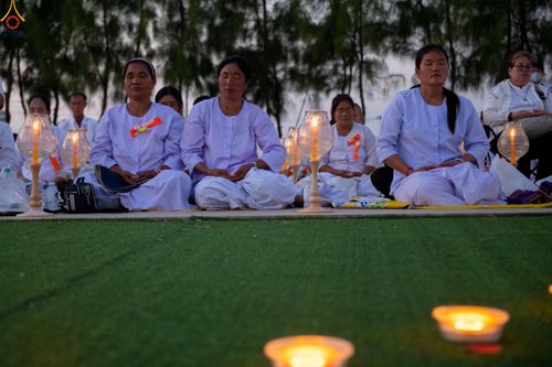 ภาพ No.302243:วันที่ 23 มกราคม พ.ศ. 2569 พิธีจุดประทีปธรรมถวายเป็นพุทธบูชา (ภาพชุดที่ 2) และบูชาธรรมมหาปูชนียาจารย์  ณ อนุสรณ์สถานลำดับที่ 5 สถานที่เผยแผ่วิชชาธรรมกายครั้งแรก อนุสรณ์สถานบางปลา วัดบางปลา อำเภอบางเลน จังหวัดนครปฐม ในโครงการธรรมยาตรา กตัญญูบูชา มหาปูชนีย