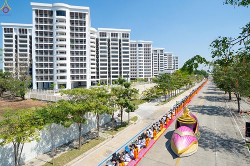 ภาพ No.304565:วันที่ 25 มกราคม พ.ศ. 2569 พิธีต้อนรับพระธรรมยาตรา (ภาพชุดที่ 2) รร.สามัคคีราษฏร์บำรุง-วัดพระธรรมกาย ในโครงการธรรมยาตรา กตัญญูบูชา มหาปูชนียาจารย์ พระมงคลเทพมุนี(สด จนฺทสโร) พระผู้ปราบมาร อนุสรณ์สถาน 7 แห่ง ปีที่ 14