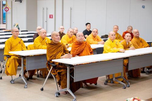 ภาพ No.324814:วันอังคารที่ 21 เมษายน พ.ศ.2569  หลวงพ่อทัตตชีโว รองเจ้าอาวาสวัดพระธรรมกาย ถวายการต้อนรับและปฏิสันถารคณะสงฆ์จากประเทศเวียดนาม