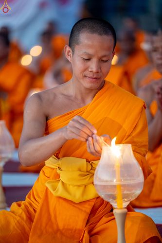 ภาพ No.294027:วันที่ 13 มกราคม พ.ศ. 2569 พิธีจุดประทีปถวายเป็นพุทธบูชา และบูชาธรรมมหาปูชนียาจารย์  (ภาพชุดที่ 2) ณ วัดสองพี่น้อง ต.ต้นตาล อ.สองพี่น้อง จ.สุพรรณบุรี ในโครงการธรรมยาตรา กตัญญูบูชา มหาปูชนียาจารย์ พระมงคลเทพมุนี(สด จนฺทสโร) พระผู้ปราบมาร อนุสรณ์สถาน 7 แห่