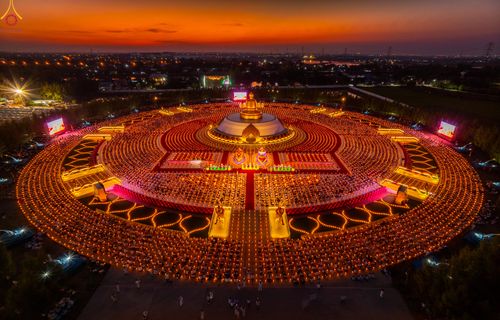 ภาพ No.302303:วันที่ 23 มกราคม พ.ศ. 2569 พิธีจุดประทีปธรรมถวายเป็นพุทธบูชา (ภาพชุดที่ 2) และบูชาธรรมมหาปูชนียาจารย์  ณ อนุสรณ์สถานลำดับที่ 5 สถานที่เผยแผ่วิชชาธรรมกายครั้งแรก อนุสรณ์สถานบางปลา วัดบางปลา อำเภอบางเลน จังหวัดนครปฐม ในโครงการธรรมยาตรา กตัญญูบูชา มหาปูชนีย