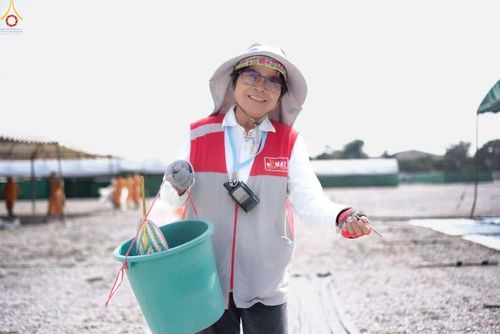 ภาพ No.301503:ภาพเบื้องหลังอาสาสมัครรวมใจ ชุดที่ 4 ในโครงการธรรมยาตรา กตัญญูบูชา มหาปูชนียาจารย์ พระมงคลเทพมุนี(สด จนฺทสโร) พระผู้ปราบมาร อนุสรณ์สถาน 7 แห่ง ปีที่ 14