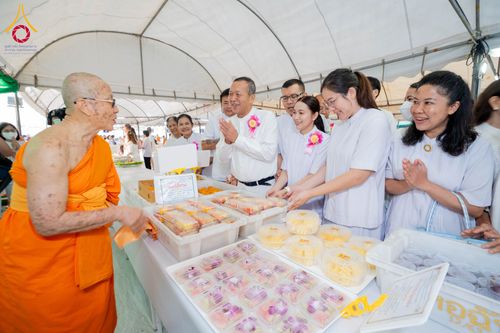 ภาพ No.297964:วันที่ 19 มกราคม พ.ศ. 2569 พิธีถวายภัตตาหารเป็นสังฆทาน แด่พระธรรมยาตรา ณ อนุสรณ์สถานบางปลา วัดบางปลา อำเภอบางเลน จังหวัดนครปฐม ในโครงการธรรมยาตรา กตัญญูบูชา มหาปูชนียาจารย์ พระมงคลเทพมุนี(สด จนฺทสโร) พระผู้ปราบมาร อนุสรณ์สถาน 7 แห่ง ปีที่ 14