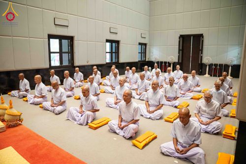 ภาพ No.298190:วันเสาร์ที่ 17 มกราคม พ.ศ. 2569 พิธีบรรพชาอุปสมบท โครงการอุปสมบทหมู่ บูชาธรรมครบ 117 ปี คุณยายอาจารย์มหารัตนอุบาสิกาจันทร์ ขนนกยูง  ณ อุโบสถพระไตรปิฎก วัดพระธรรมกาย