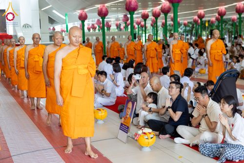 ภาพ No.286637:วันเสาร์ที่ 12 กรกฏาคม พ.ศ.2568 พิธีบรรพชาอุปสมบท  โครงการบรรพชาอุปสมบทหมู่ ธรรมทายาทนานาชาติ(ภาคภาษาจีน), โครงการบรรพชาสามเณร โรงเรียนนานาชาติ รุ่นที 14