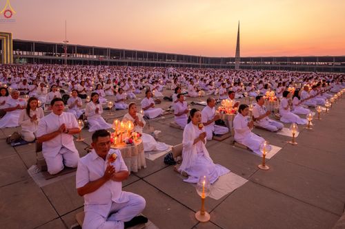 ภาพ No.307966:วันที่ 31 มกราคม พ.ศ. 2569 พิธีจุดประทีปธรรมถวายเป็นพุทธบูชา  และบูชาธรรมมหาปูชนียาจารย์ (ภาพชุดที่ 3) ณ วัดพระธรรมกาย ปทุมธานี ในโครงการธรรมยาตรา กตัญญูบูชา มหาปูชนียาจารย์ พระมงคลเทพมุนี(สด จนฺทสโร) พระผู้ปราบมาร อนุสรณ์สถาน 7 แห่ง ปีที่ 14