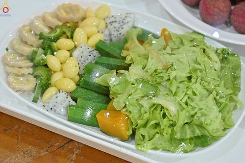 ภาพ No.230377:วันที่ 28 มิถุนายน พ.ศ. 2568 พิธีถวายภัตตาหารเมนูสวรรค์ เพื่อการบรรลุธรรม ณ หอฉันคุณยายอาจารย์ฯ วัดพระธรรมกาย