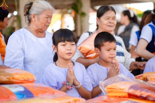 ภาพ No.91764:พิธีทอดกฐินสามัคคีทั่วไทย 5,000 วัด ณ วัดโนนพระแก้ว ต.น้ำโมง อ.ท่าบ่อ จ.หนองคาย  วันจันทร์ที่ 30 ตุลาคม พ.ศ. 2566